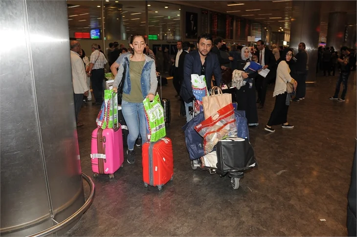 Tatil bitti! Ünlüler İstanbul'a döndü!