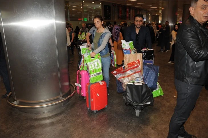 Tatil bitti! Ünlüler İstanbul'a döndü!