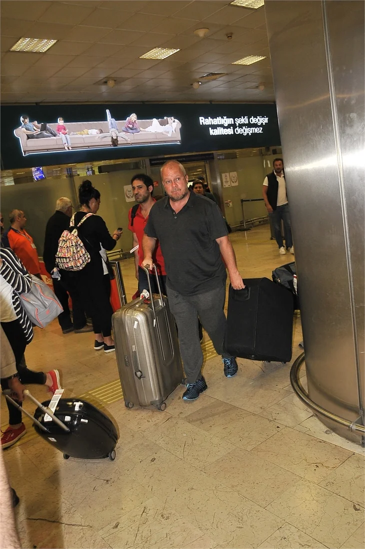Tatil bitti! Ünlüler İstanbul'a döndü!