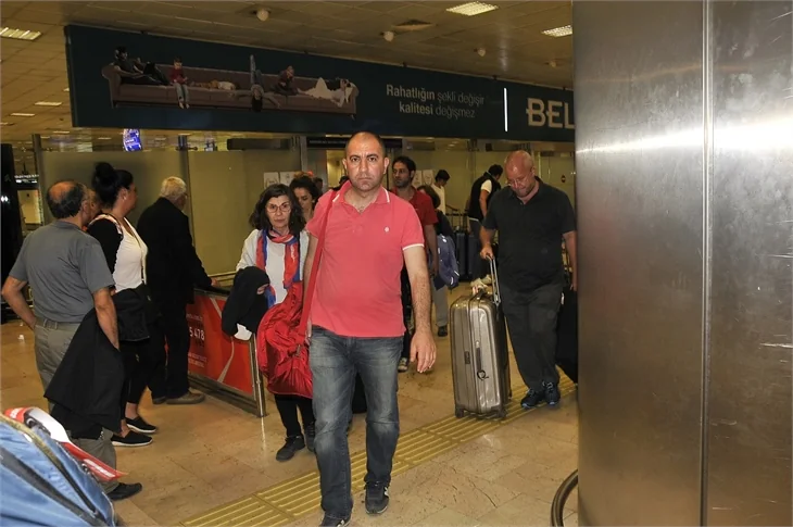 Tatil bitti! Ünlüler İstanbul'a döndü!