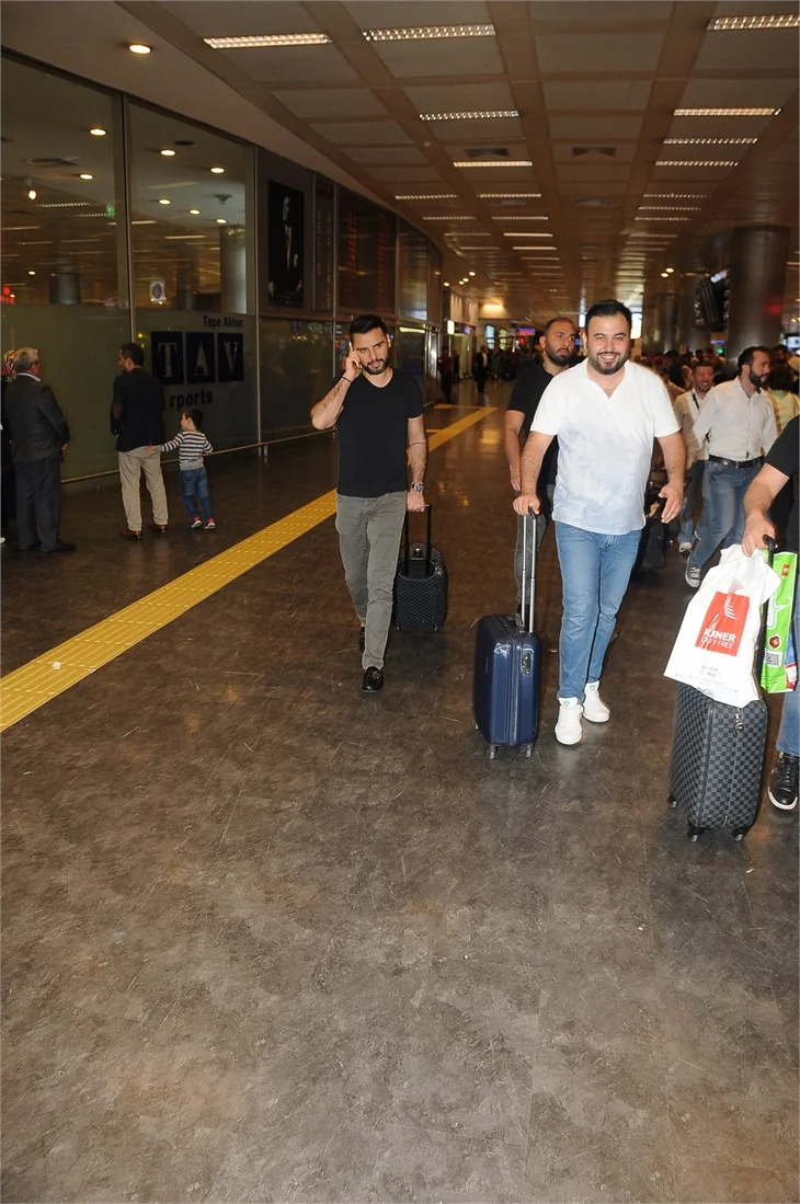 Tatil bitti! Ünlüler İstanbul'a döndü!
