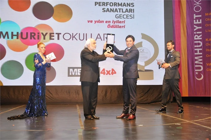 Cumhuriyet enlerini seçti