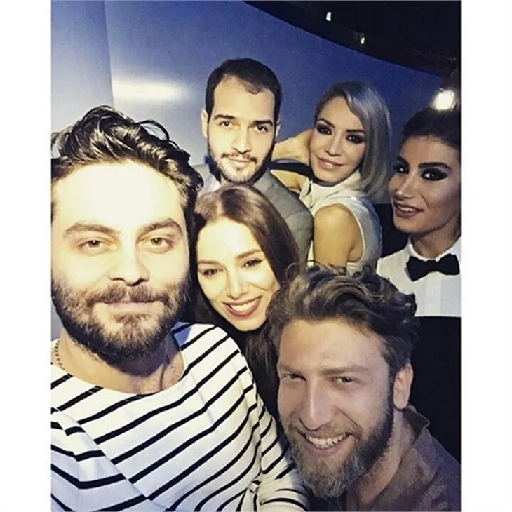 Podyumda Çağla Şıkel rüzgarı esti