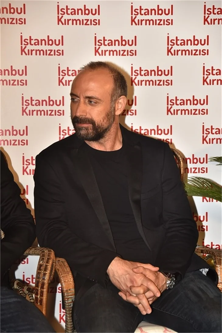 Dev kadro basın karşısında!