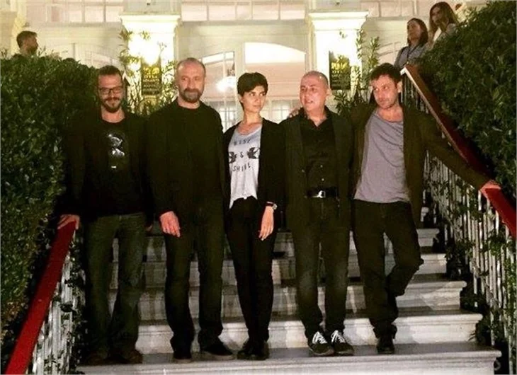 "Tuba Büyüküstün kamyon şoförü gibi yiyor"