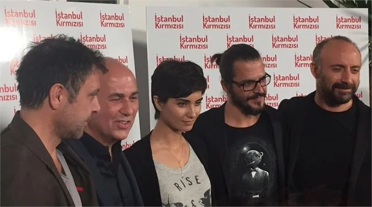 "Tuba Büyüküstün kamyon şoförü gibi yiyor"