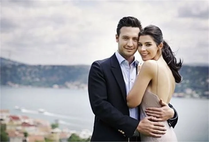 Hatice Şendil ve Burak Sağyaşar'dan 1. yıl kutlaması!