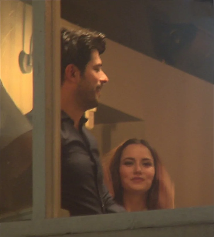 Burak Özçivit'ten Fahriye Evcen'i ağlatan doğum günü partisi