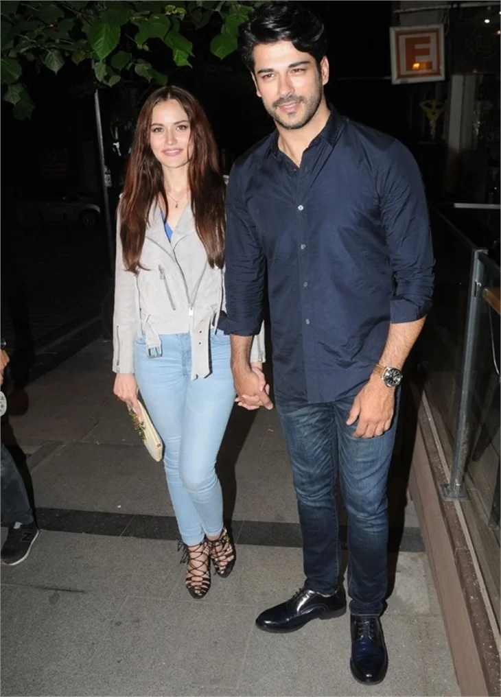 Burak Özçivit'ten Fahriye Evcen'i ağlatan doğum günü partisi