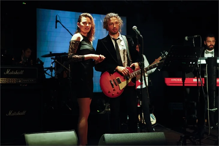 Paramparça 64. yeni bölümde Ayşe, Cihan ile Harun arasında kalıyor
