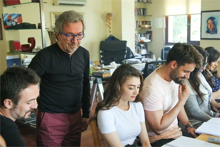 Burcu Özberk'in yeni dizisi belli oldu