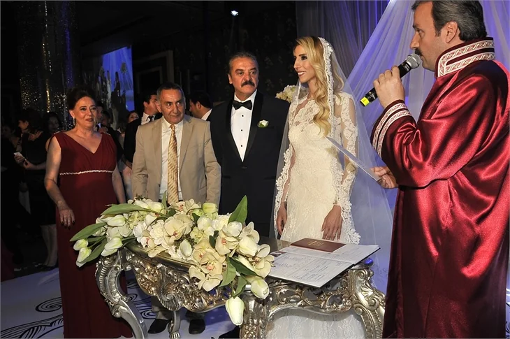 Mesut Akusta ve Şafak Özbir mutluluğa "Evet" dediler!