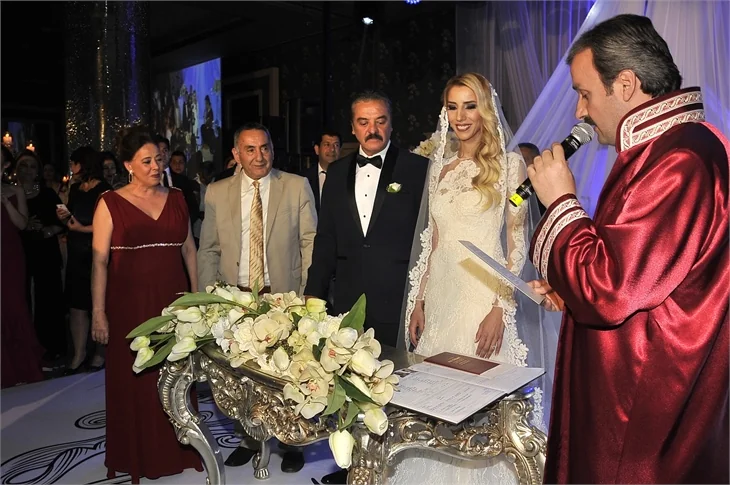 Mesut Akusta ve Şafak Özbir mutluluğa "Evet" dediler!