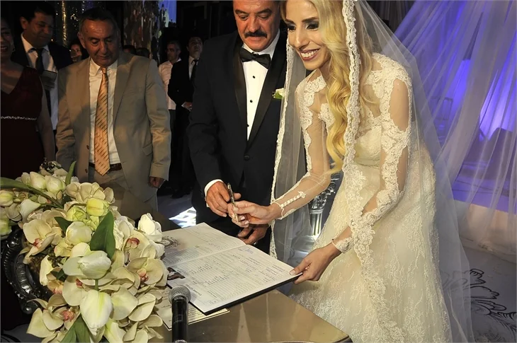 Mesut Akusta ve Şafak Özbir mutluluğa "Evet" dediler!