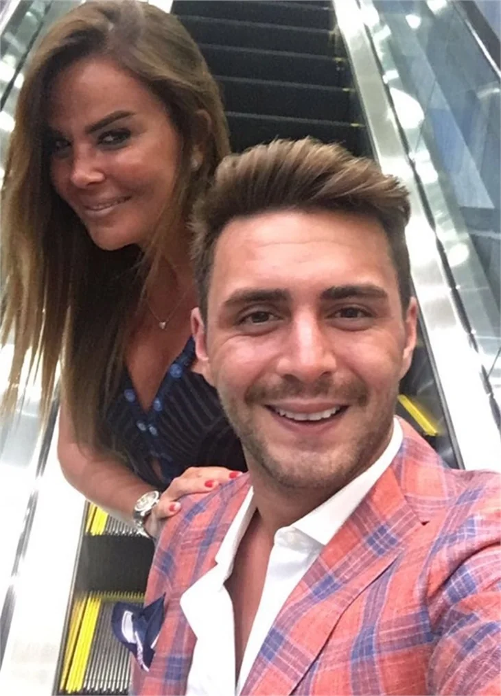 Özlem Yıldız ve Öncü Sönmez tatilde