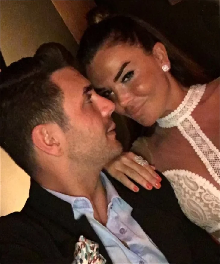 Özlem Yıldız ve Öncü Sönmez tatilde