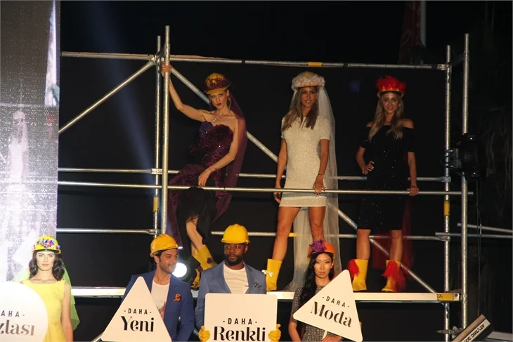 Sinan Akçıl ilk kez podyuma çıktı!