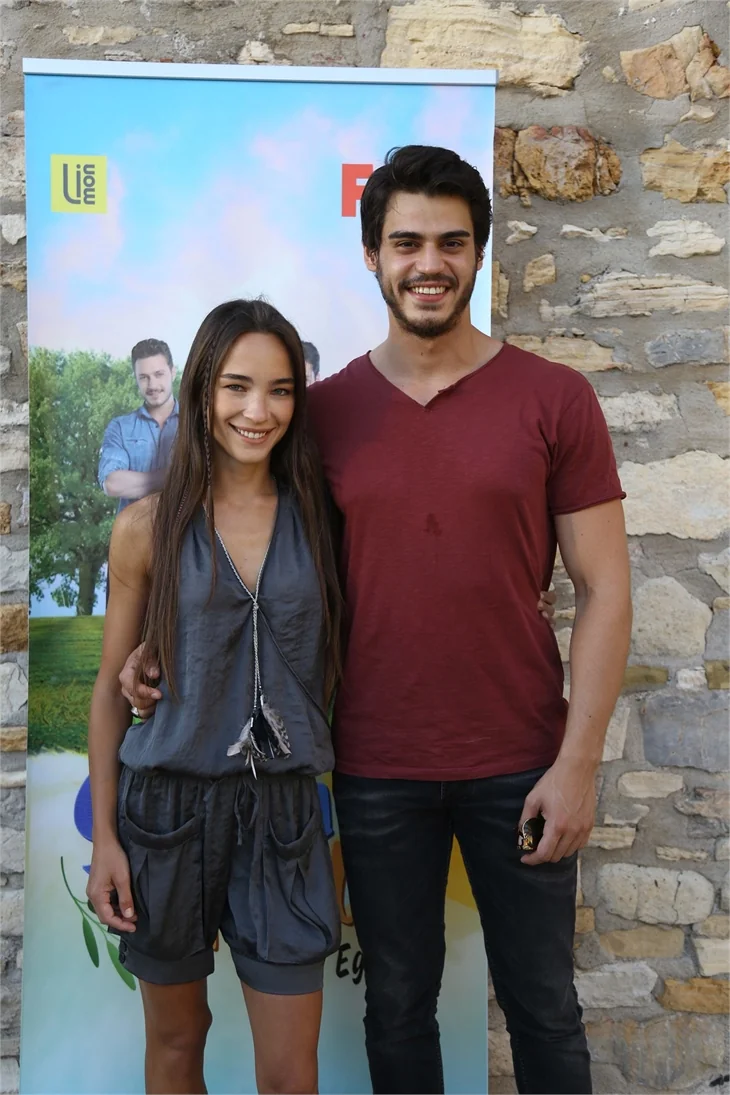 İlk bölümü Çeşme Kalesi'nde izlediler
