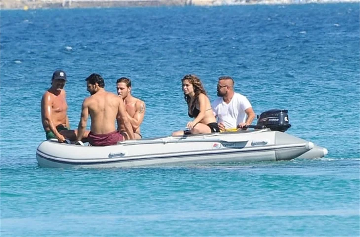 Öykü Çelik ile Hakan Meriçliler'in deniz keyfi