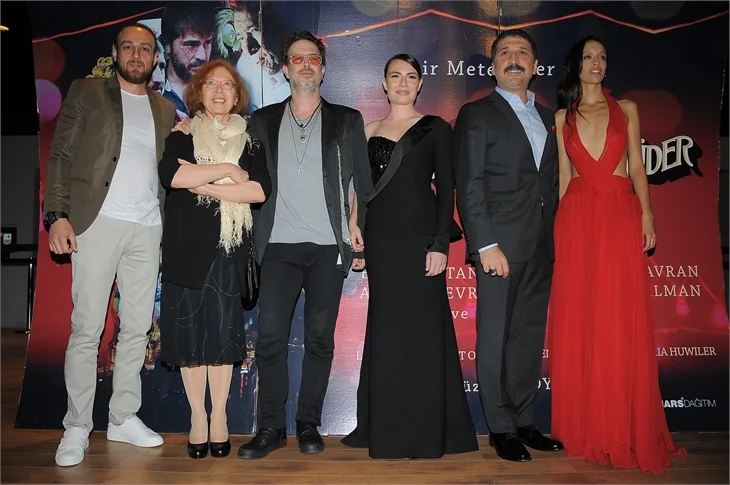 Engin Altan Düzyatan gala öncesi tatile çıktı!
