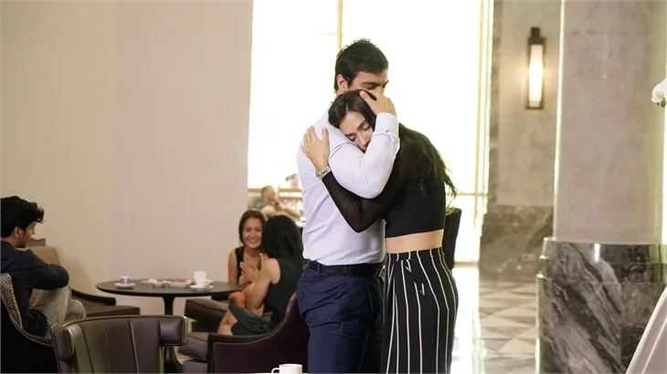 Kördüğüm 23. yeni bölümde Naz, Ali Nejat ile Eylül'ü evde basıyor