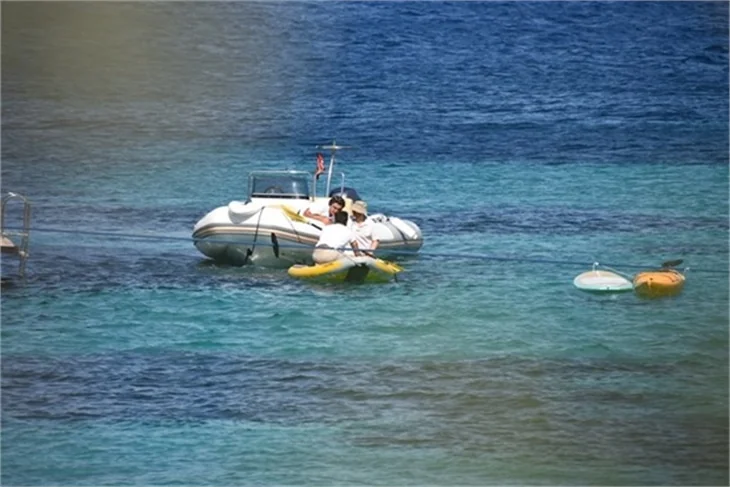 Nil Karaibrahimgil tatil sezonunu açtı