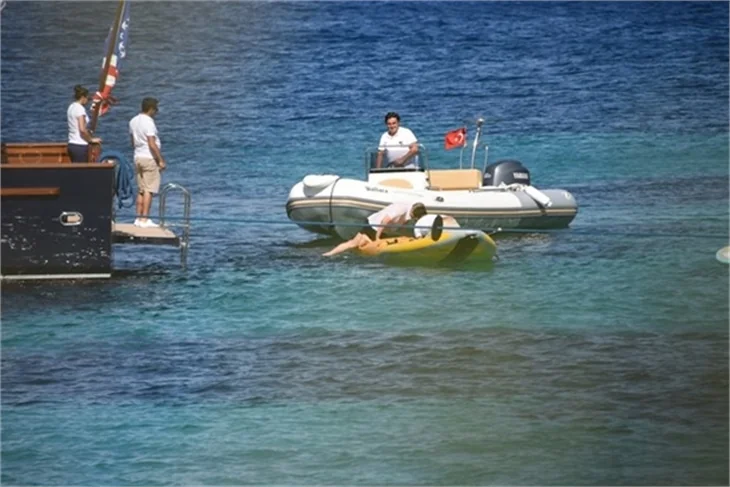 Nil Karaibrahimgil tatil sezonunu açtı