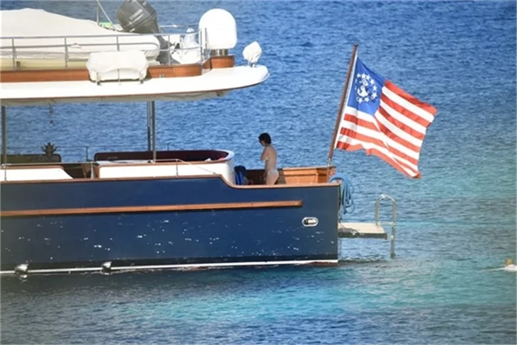 Nil Karaibrahimgil tatil sezonunu açtı