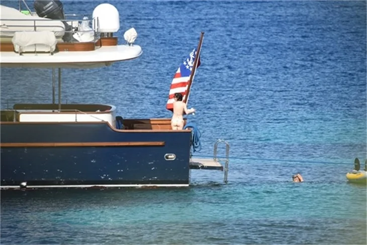 Nil Karaibrahimgil tatil sezonunu açtı