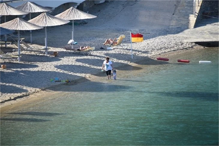 Nil Karaibrahimgil tatil sezonunu açtı