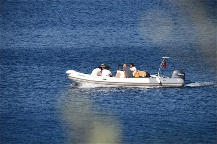 Nil Karaibrahimgil tatil sezonunu açtı