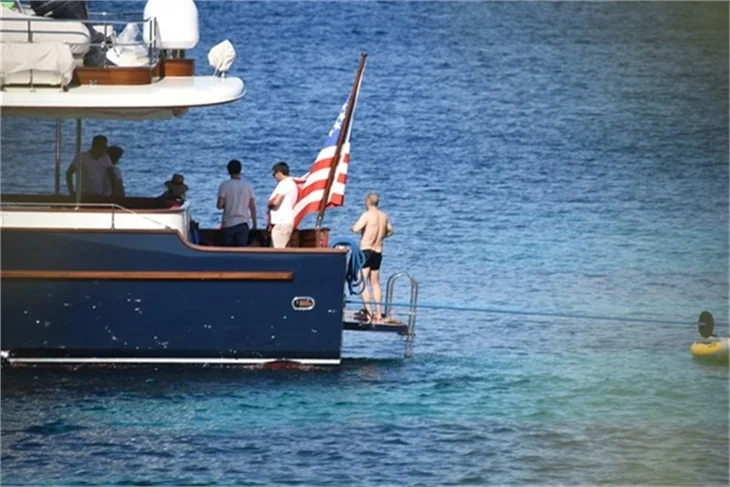 Nil Karaibrahimgil tatil sezonunu açtı