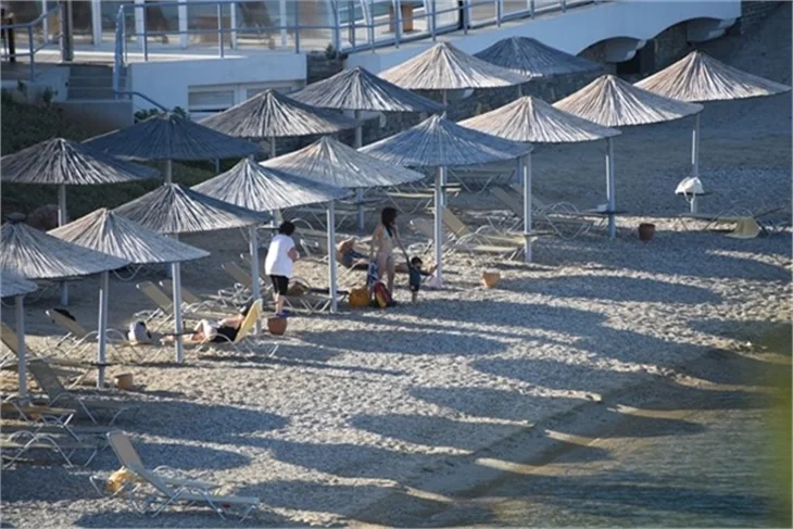 Nil Karaibrahimgil tatil sezonunu açtı