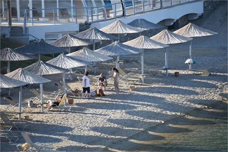 Nil Karaibrahimgil tatil sezonunu açtı