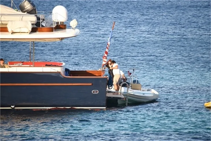 Nil Karaibrahimgil tatil sezonunu açtı