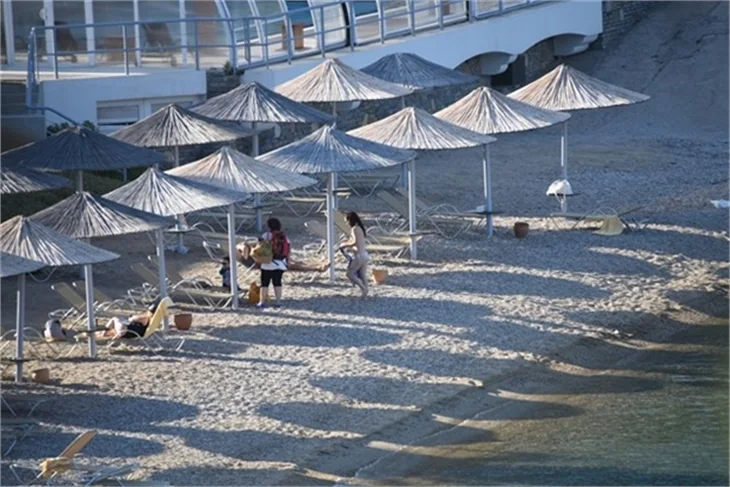 Nil Karaibrahimgil tatil sezonunu açtı