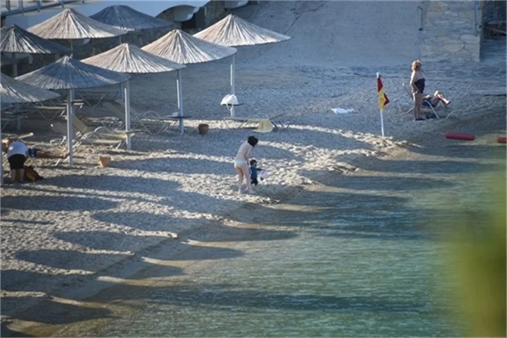 Nil Karaibrahimgil tatil sezonunu açtı