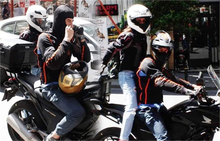 Hande Soral ile sevgilisinin motosiklet keyfi