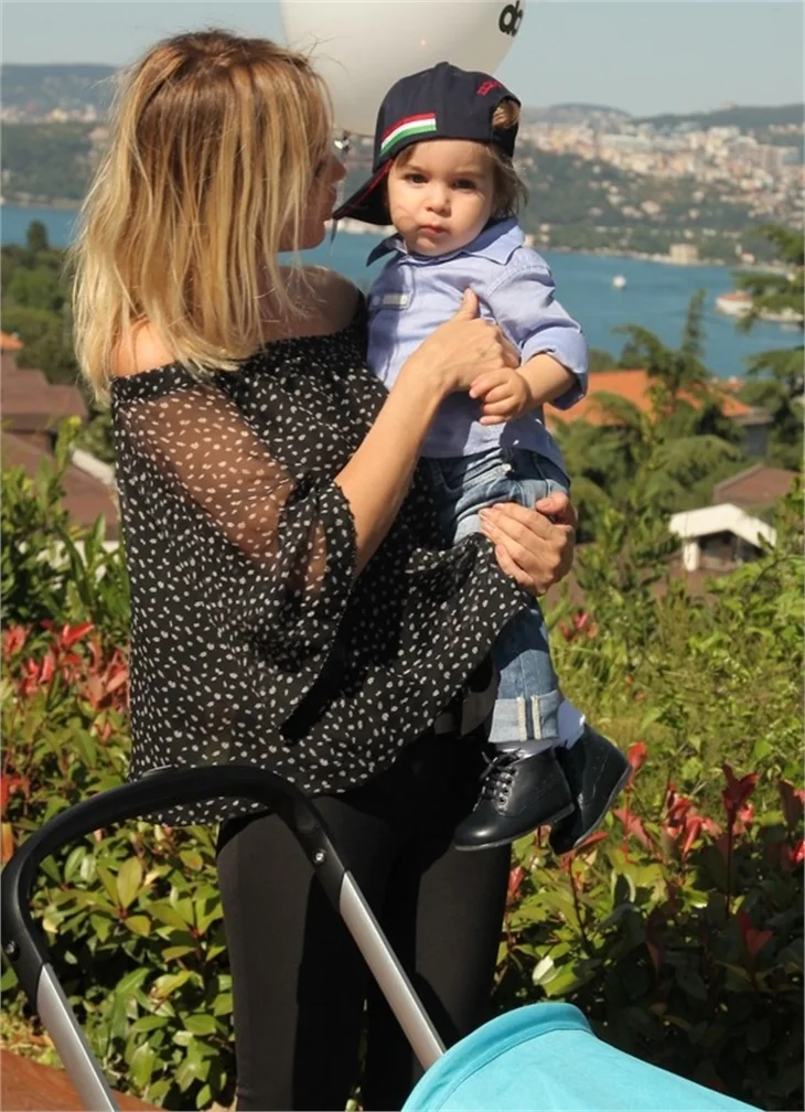 Ece Erken'in oğlu büyüdü