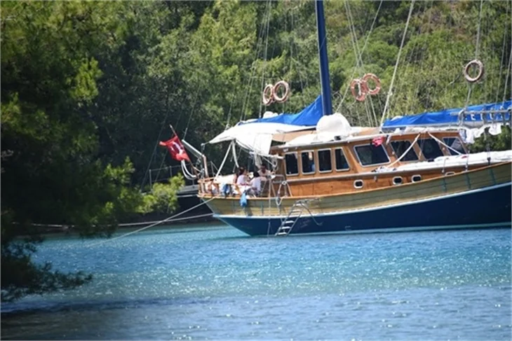 Balayındaki Sinem Kobal'dan şok hareket!