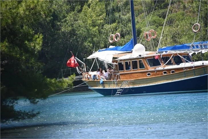 Balayındaki Sinem Kobal'dan şok hareket!