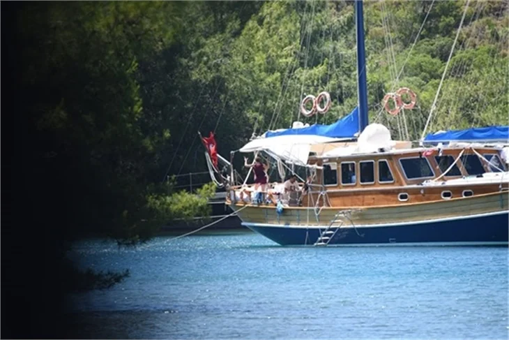 Balayındaki Sinem Kobal'dan şok hareket!