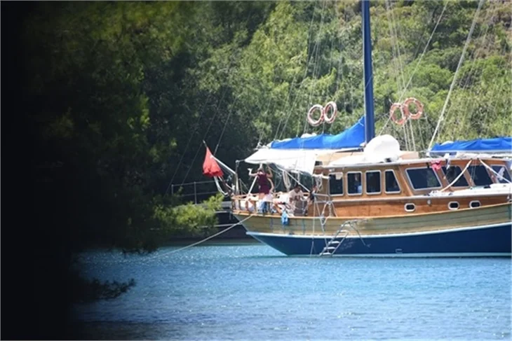 Balayındaki Sinem Kobal'dan şok hareket!