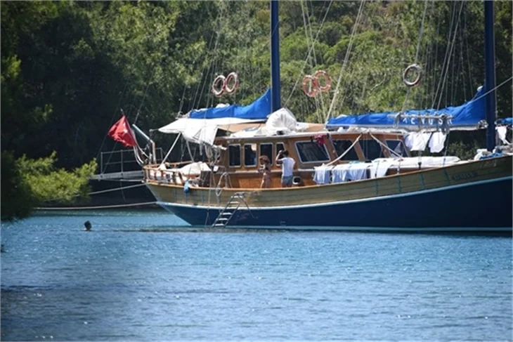 Balayındaki Sinem Kobal'dan şok hareket!