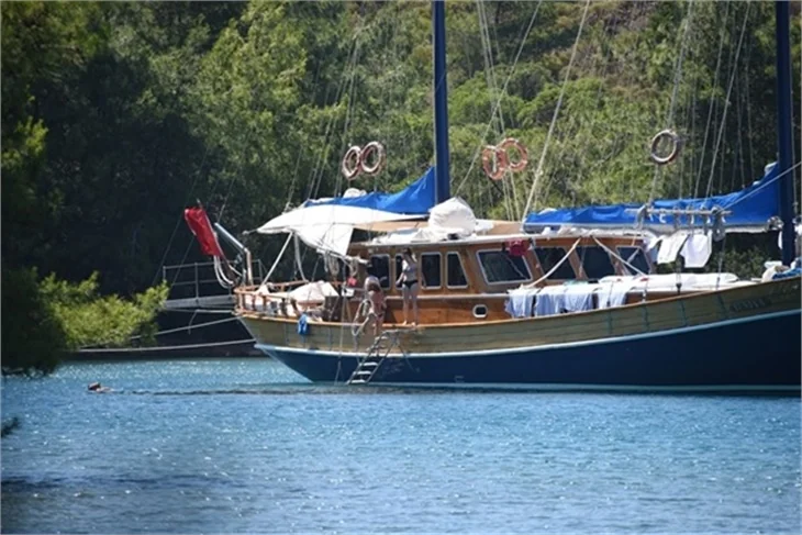 Balayındaki Sinem Kobal'dan şok hareket!