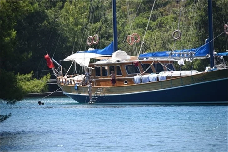 Balayındaki Sinem Kobal'dan şok hareket!