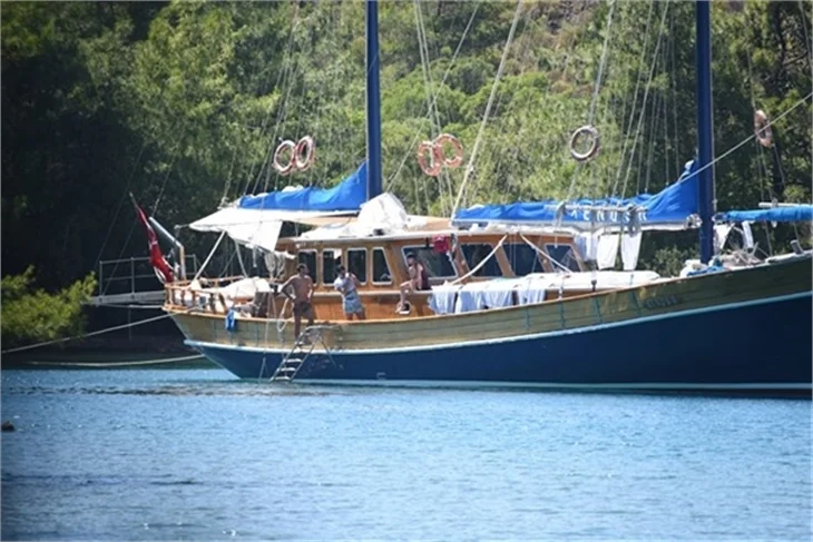 Balayındaki Sinem Kobal'dan şok hareket!