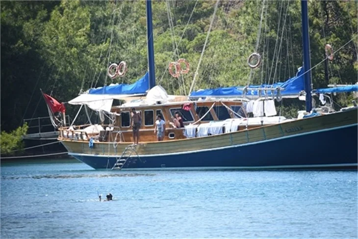 Balayındaki Sinem Kobal'dan şok hareket!