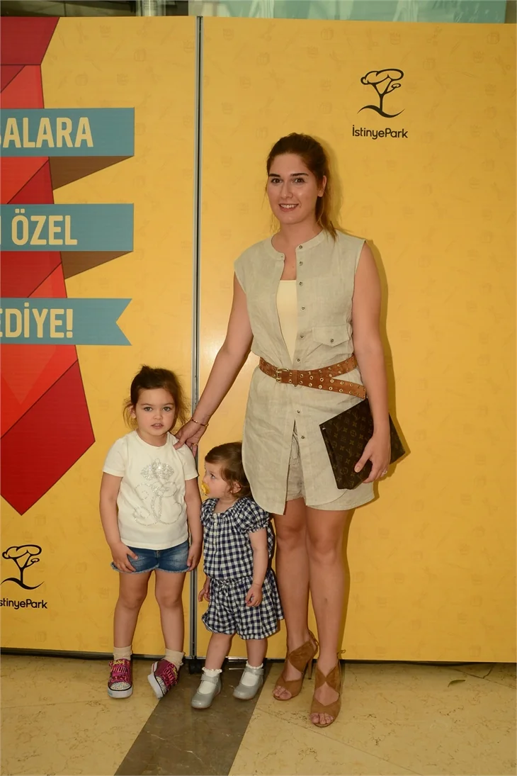 Ünlü anneler çocuklarıyla birlikte babaları için bir araya geldi!
