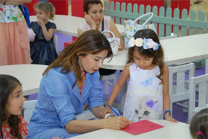 Ünlü anneler çocuklarıyla birlikte babaları için bir araya geldi!